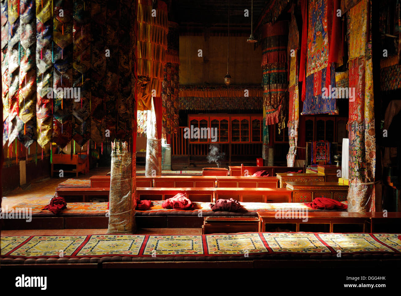 Les capots des moines du monastère de Traduk, Luzhou, Tibet, Chine, Asie Banque D'Images