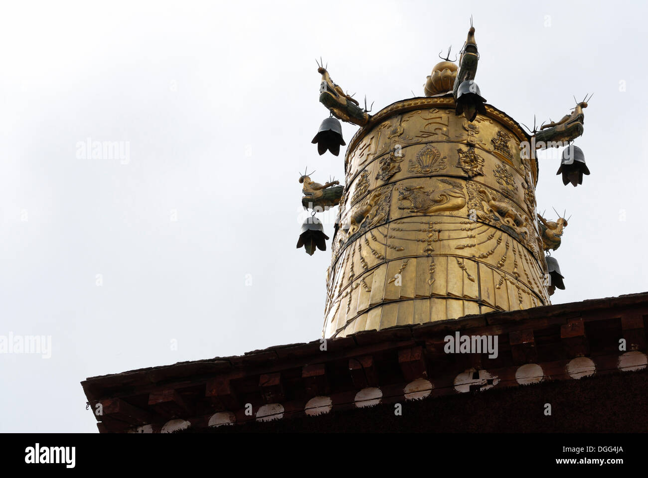 Snow lion, travail en laiton, Monastère de Séra, Lhassa, Tibet, Chine, Asie Banque D'Images