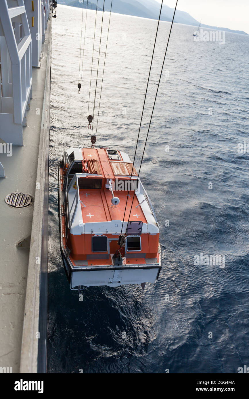 La mer de sauvetage retour à Korcula bateau paquebot Cunard Queen Victoria Banque D'Images