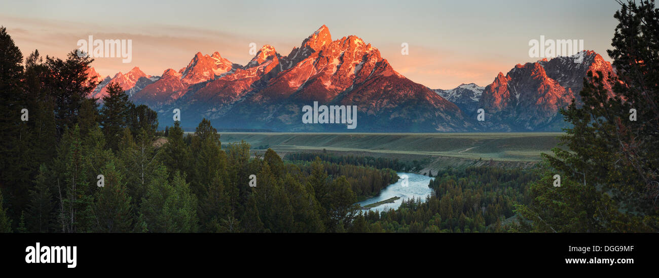 Lever du soleil sur la rivière Snake oublier dans Parc National de Grand Teton, Wyoming Banque D'Images