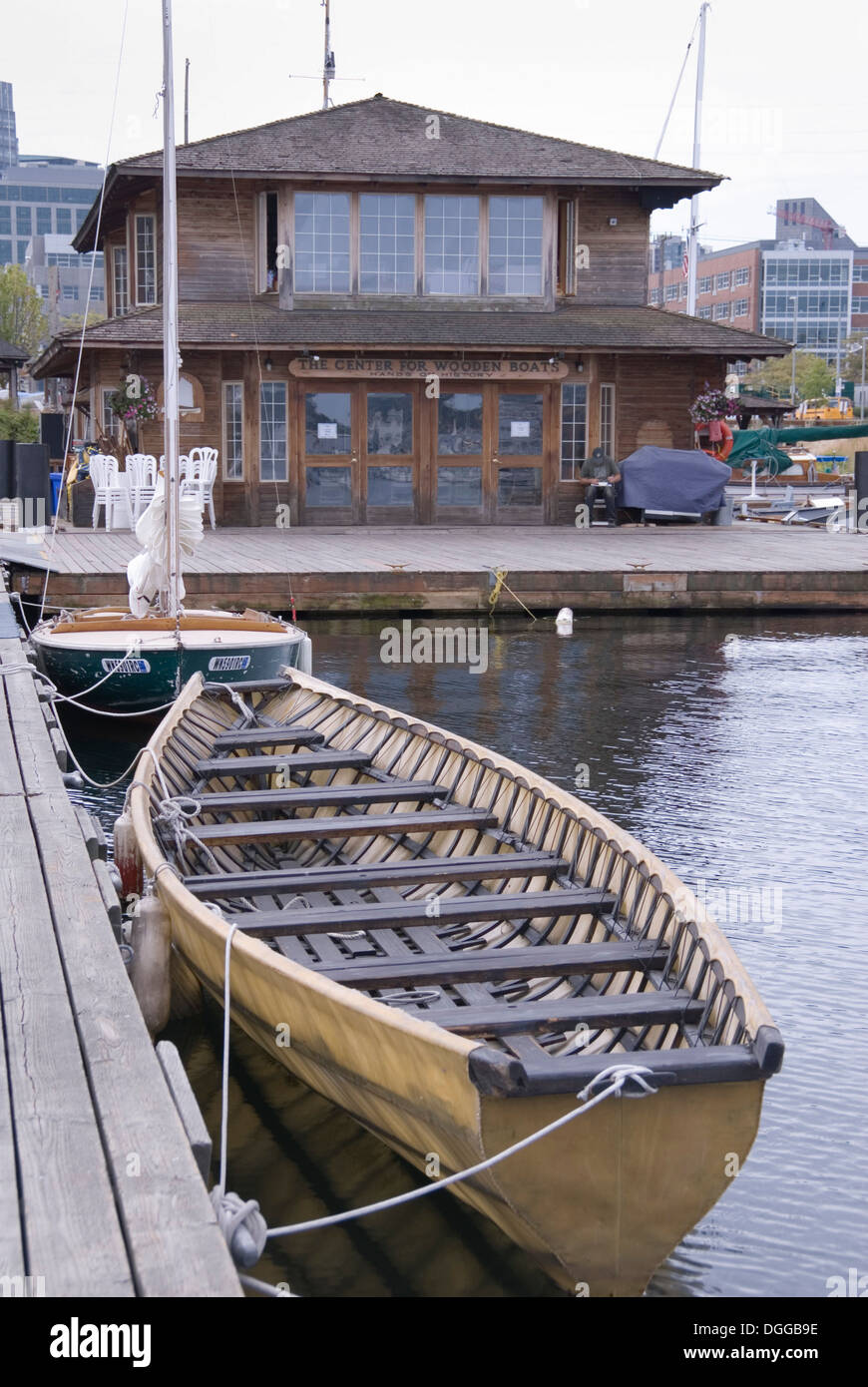 L'umiaq bateau au Centre pour des bateaux en bois, Seattle, USA 2012. Ccb a une approche pragmatique à l'enseignement de l'histoire de la construction de bateaux. Banque D'Images