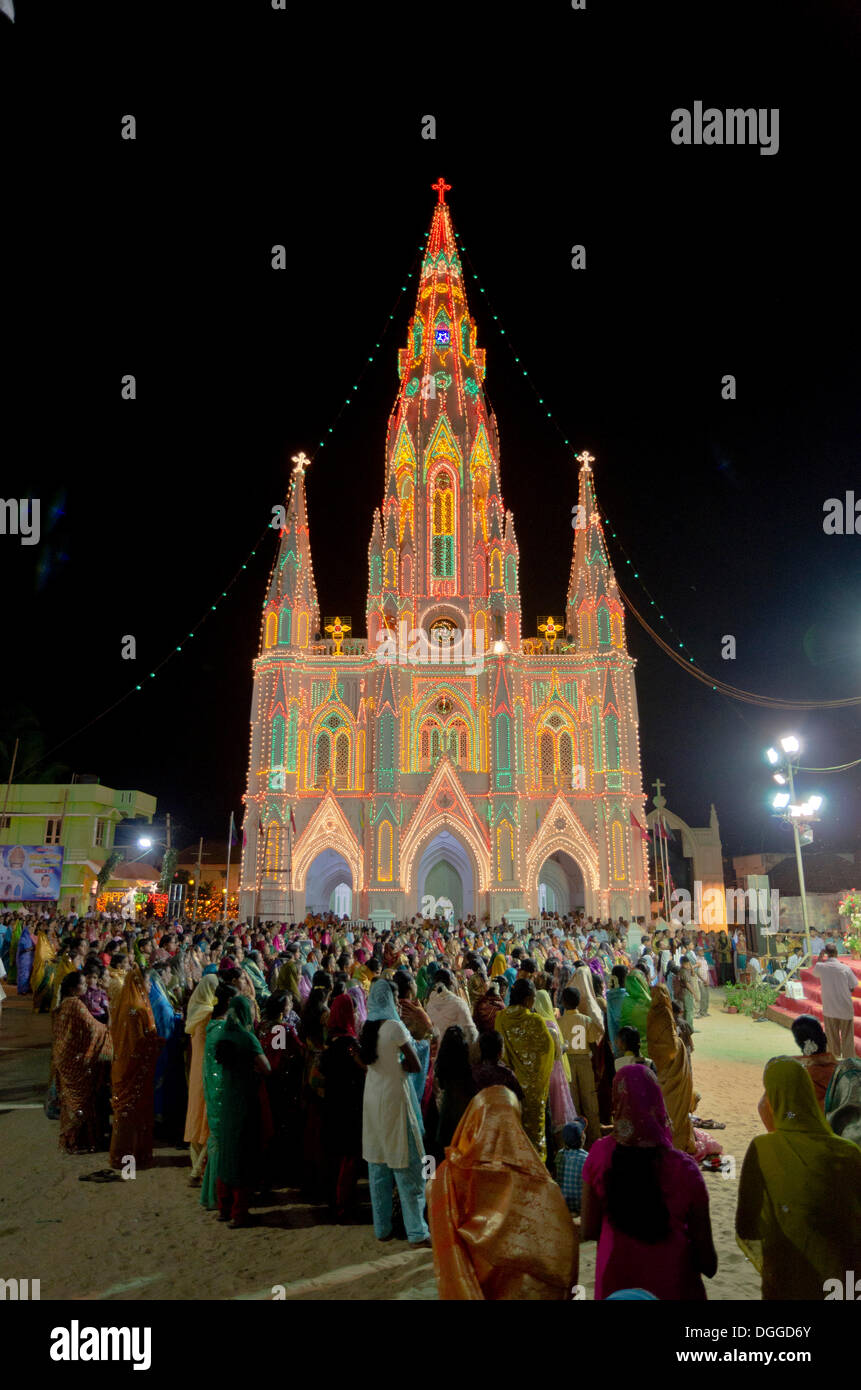 La Cathédrale de Sainte Marie au jour de l'an à Kanyakumari la nuit, Kanyakumari, Inde, Asie Banque D'Images