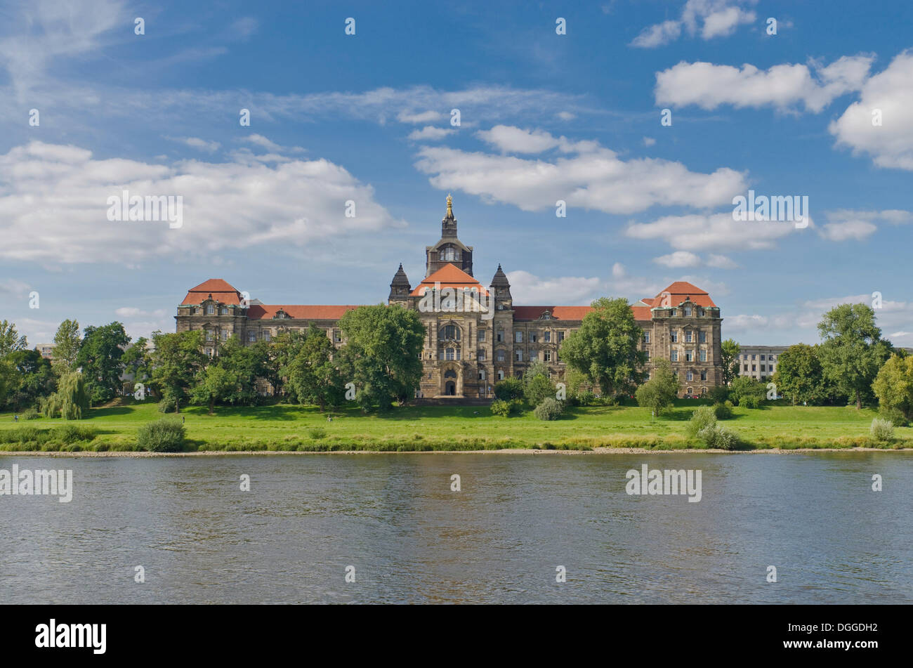 Chancellerie d'état de Saxe vu de sur l'Elbe, Dresde, Saxe Banque D'Images