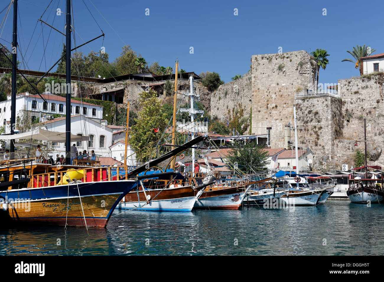 Port dans le centre ville historique d'Antalya, Kaleici, Riviera turque, la Turquie, l'Asie Banque D'Images