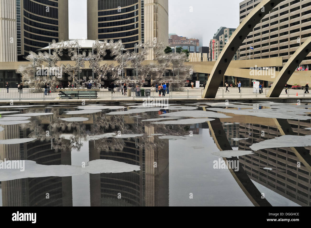 Ai Weiwei's Forever Bicyclettes, Nathan Phillips Square de Toronto Banque D'Images