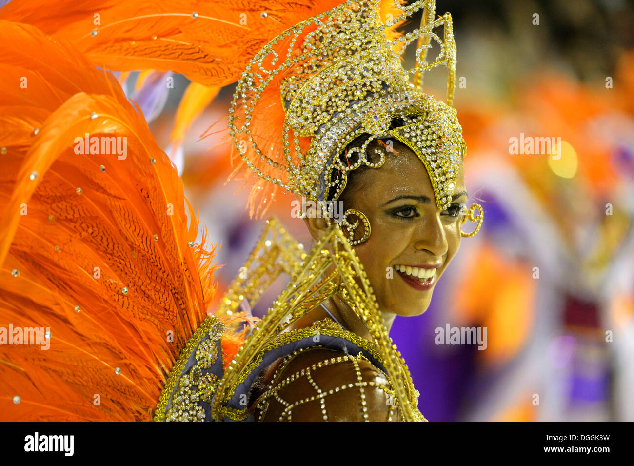 Danseuse de samba, défilé de l'école de samba Academicos do Salgueiro pendant le Carnaval de Rio de Janeiro 2013 Célébrations Banque D'Images