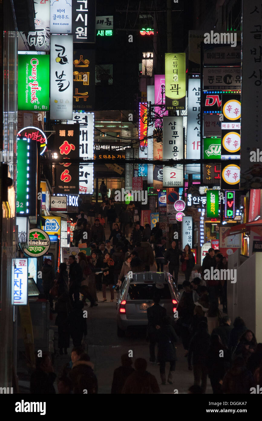 Rue animée de Gangnam gu, Séoul Banque D'Images