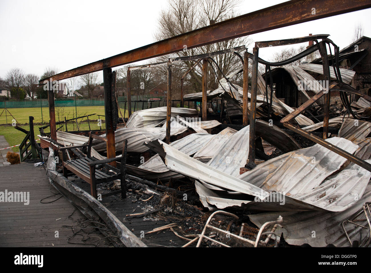 Structure en acier brûlé Incendie criminel incendie de l'immeuble Banque D'Images
