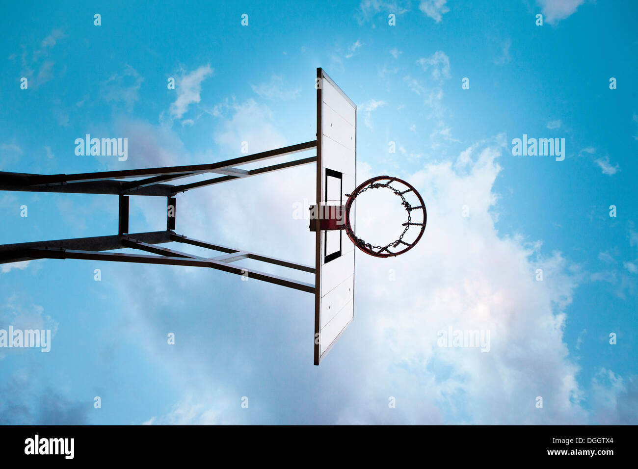 Panier de basket-ball, low angle Banque D'Images