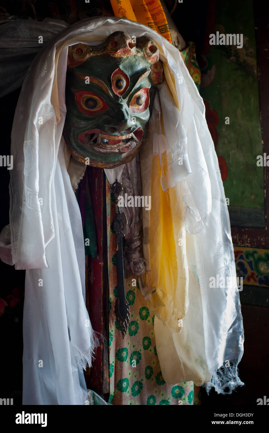 Ancien masque de danse Mahakala à Lamayuru monastère bouddhiste temple décoré dans le style tibétain traditionnel Inde Ladakh leh Banque D'Images