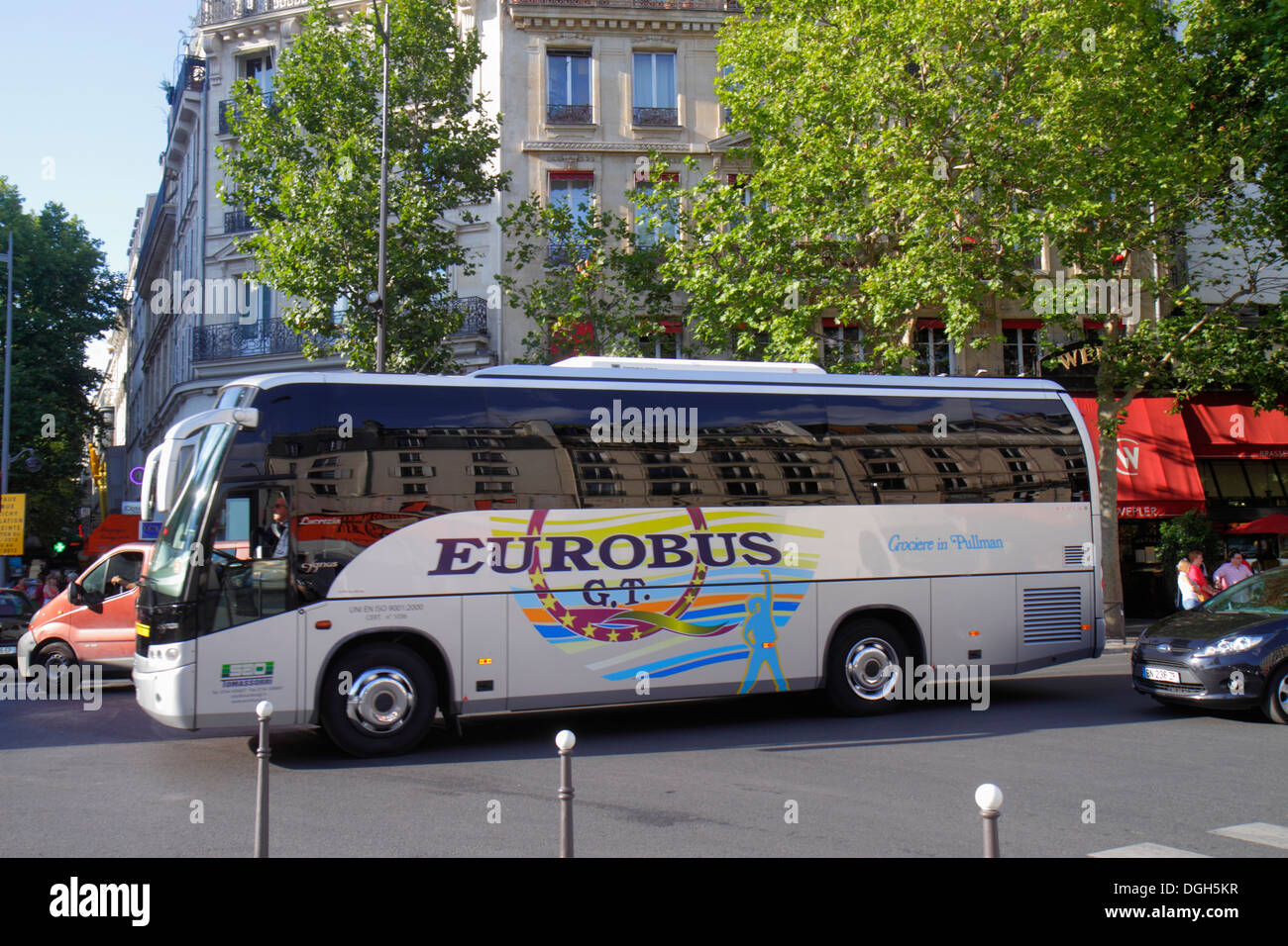 Charter tour bus Banque de photographies et d'images à haute résolution -  Alamy