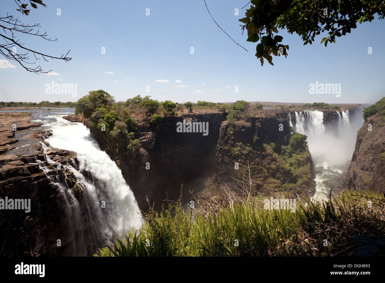 Les Chutes Victoria vue depuis le Zimbabwe ; côté gauche sur la cataracte Devils, main droite sur la cataracte, le Zimbabwe, l'Afrique Banque D'Images