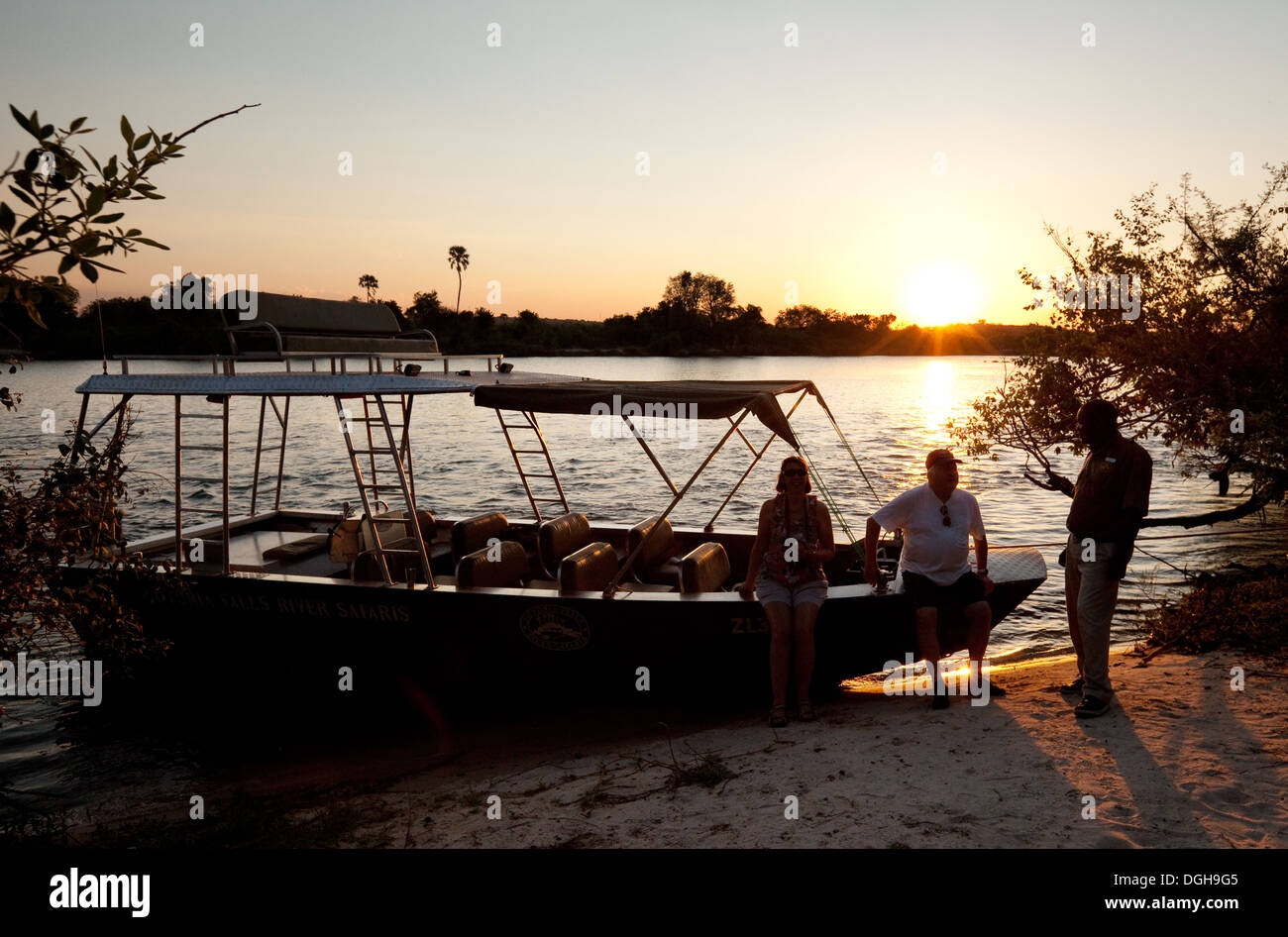 La rivière Zambezi safari croisière au coucher du soleil, la Zambie, l'Afrique Banque D'Images