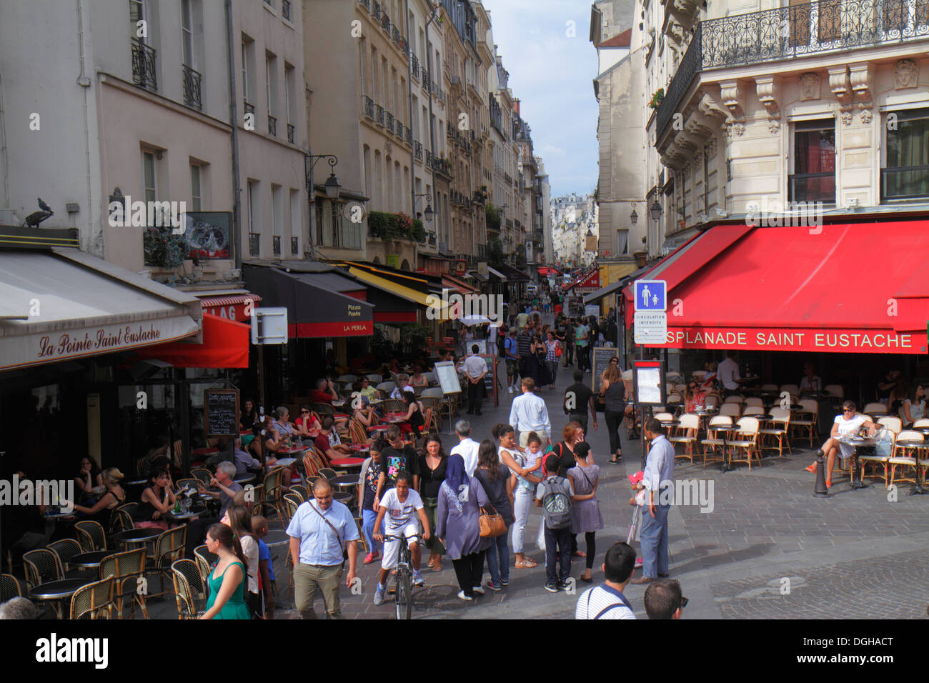 Paris France,Europe,Français,1st arrondissement,rue Montorgueil,l'esplanade Saint-Eustache,restaurant restaurants restaurants repas manger dehors cafés bist Banque D'Images