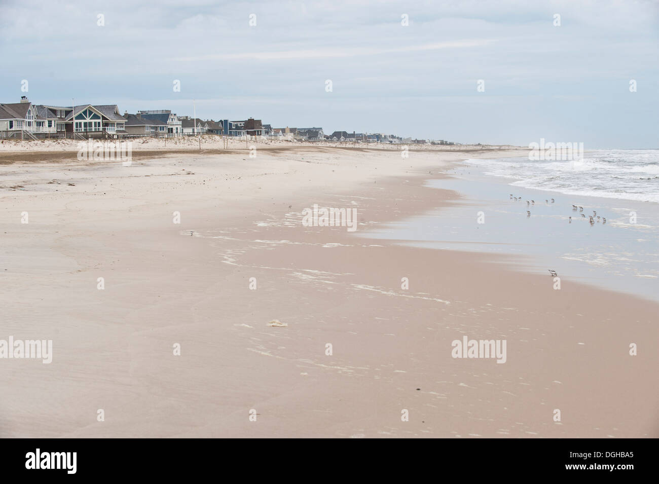 Vue de la plage sur l'océan le long de West Hampton Dunes, dans la région de West Hampton Dunes, dans l'État (26 avril 2012) Photo par Gordon M. Grant Banque D'Images