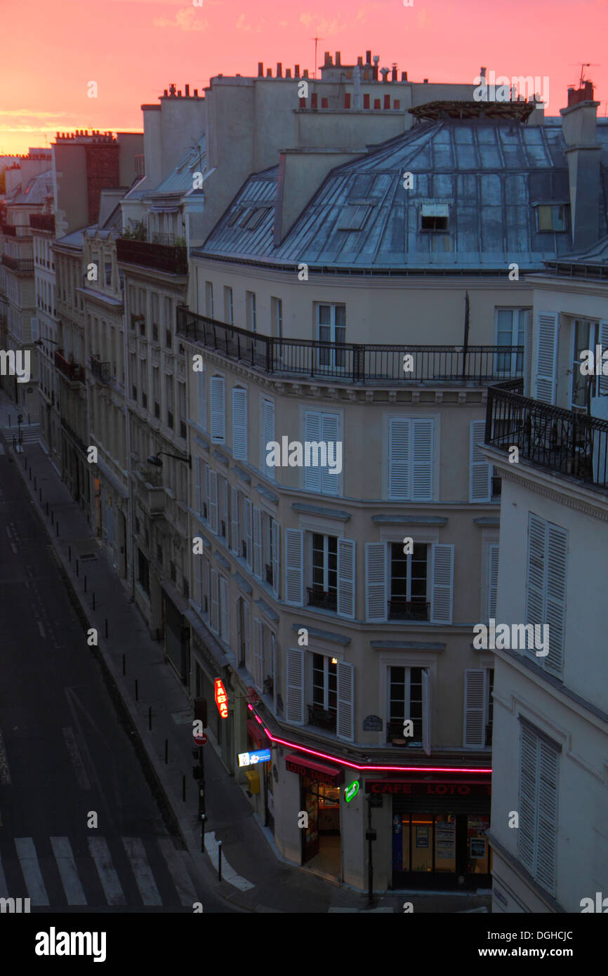 Paris France,Europe,Français,9ème arrondissement,rue la Bruyère,rue,vue aérienne d'en haut,coucher de soleil,Haussmann condominium,résidentiel,appartement Banque D'Images