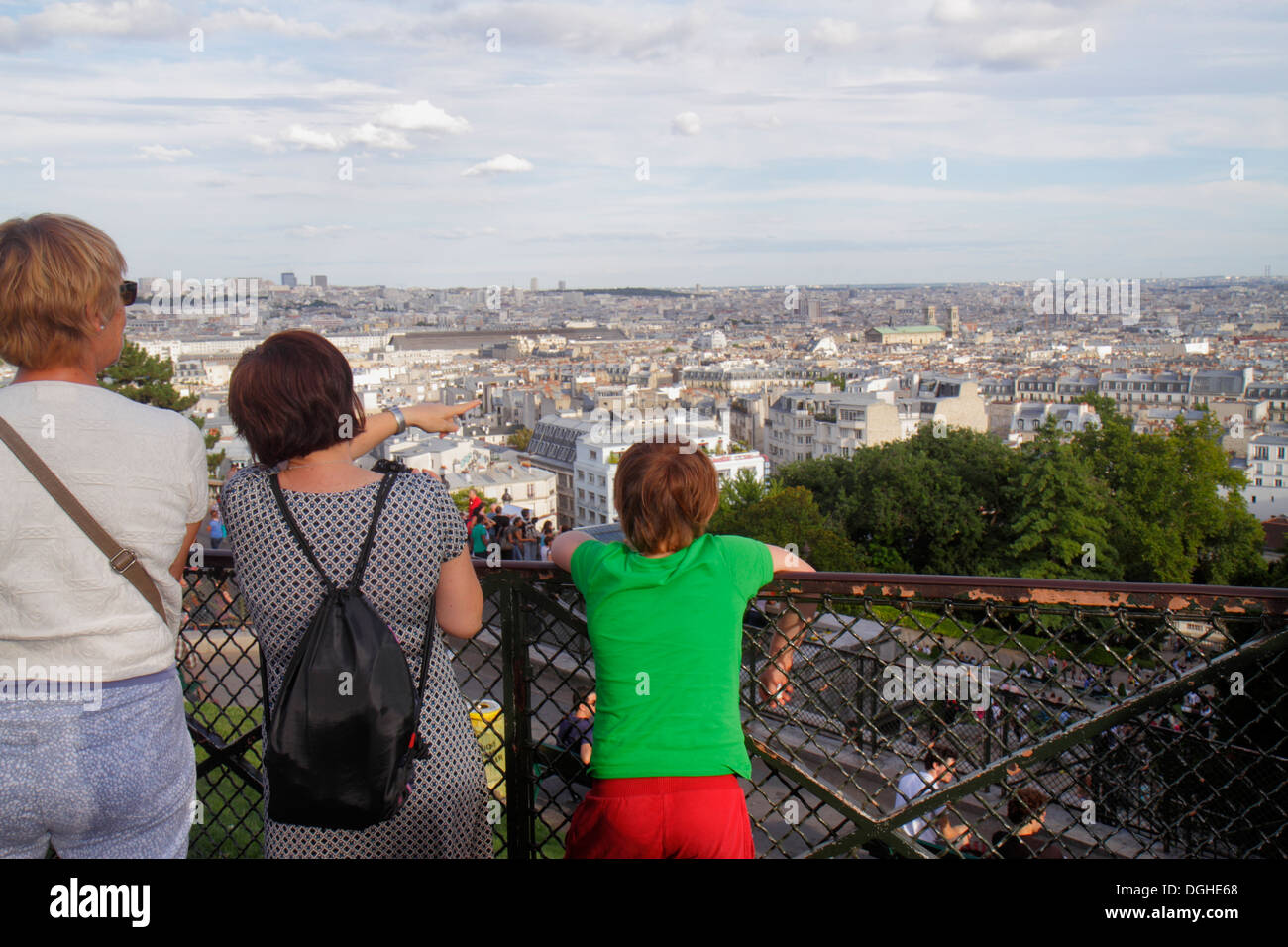 Paris France,18ème arrondissement,Montmatre,rue du Cardinal Dubois,vue de la Basilique du Sacré-coeur,Sacré coeur,Catholique romain,église,ville de Skylin Banque D'Images