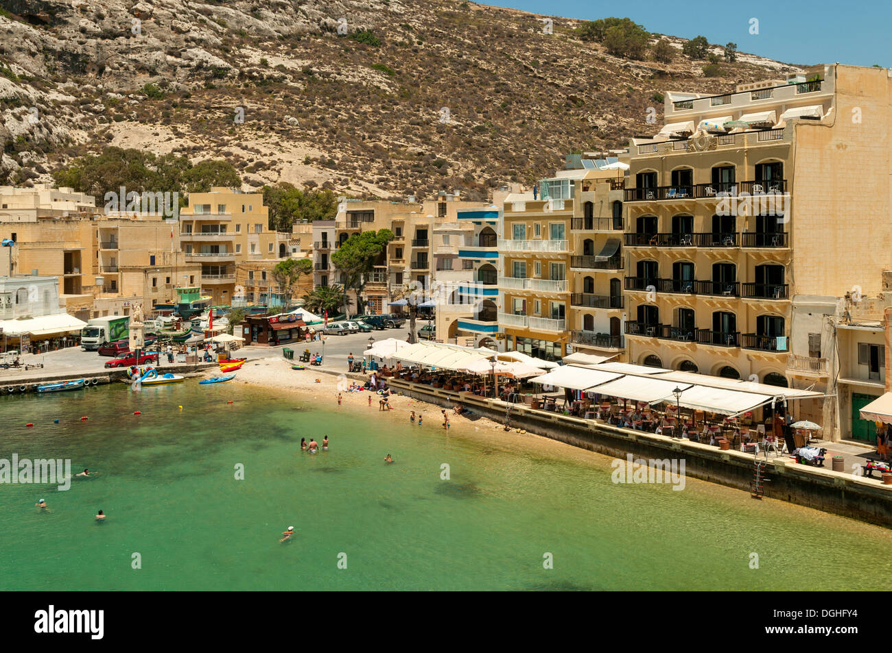 Plage à Xlendi Bay, Gozo, Malte Banque D'Images