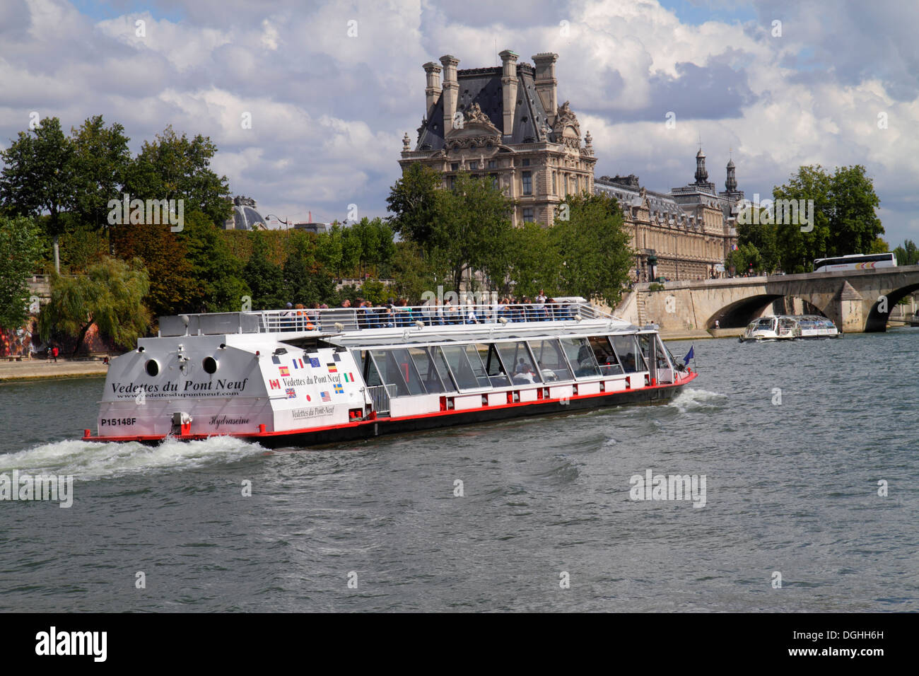 Paris France,Seine,la Rive gauche,Berges de Seine,Hôtel de ville,administration locale,bâtiment,bateau mouche,bateau,bateau,croisière,France13 Banque D'Images