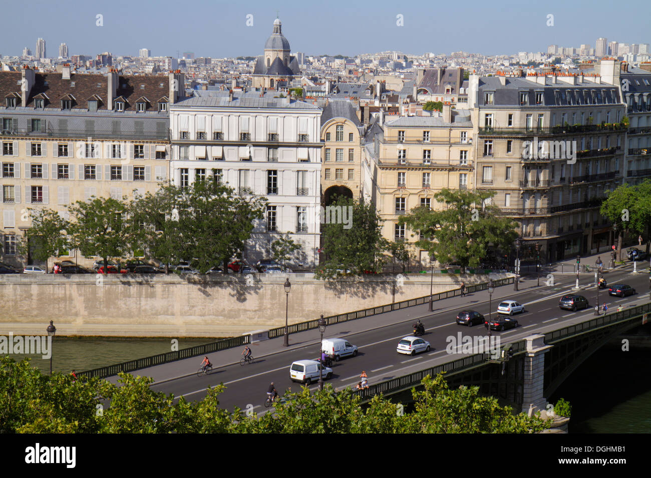 Paris France,5ème arrondissement,Institut du monde arabe,AWI,Institut du monde arabe,terrasse sur le toit,vue sur la ville,toits,Seine,pont,circulation Banque D'Images