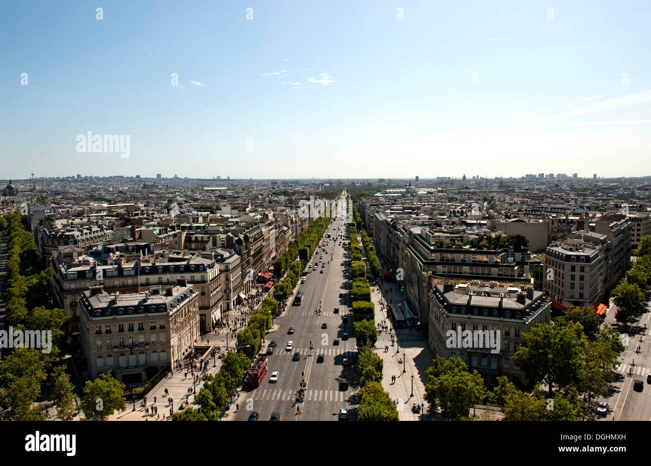 Vue de l'Arc de Triomphe sur l'Avenue Foch, Paris, Ile de France, France, Europe Banque D'Images