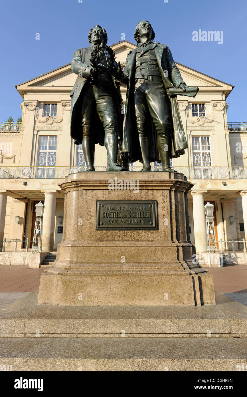 Goethe-Schiller Monument et Théâtre National Allemand, Weimar, Thuringe, Allemagne Banque D'Images