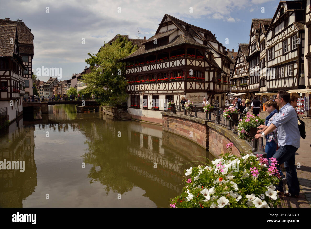 Maisons à pans de bois sur la rivière Ill, quartier des tanneurs, Petite France, Strasbourg, Alsace, France, Europe Banque D'Images