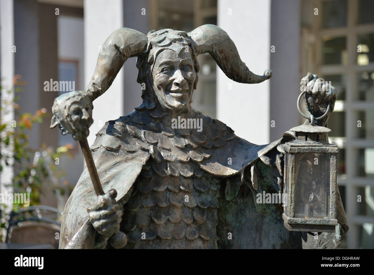 Un fou comme une fontaine figure, Narrenbrunnen fontaine, Winzerhof, Gengenbach, Forêt Noire, Bade-Wurtemberg Banque D'Images