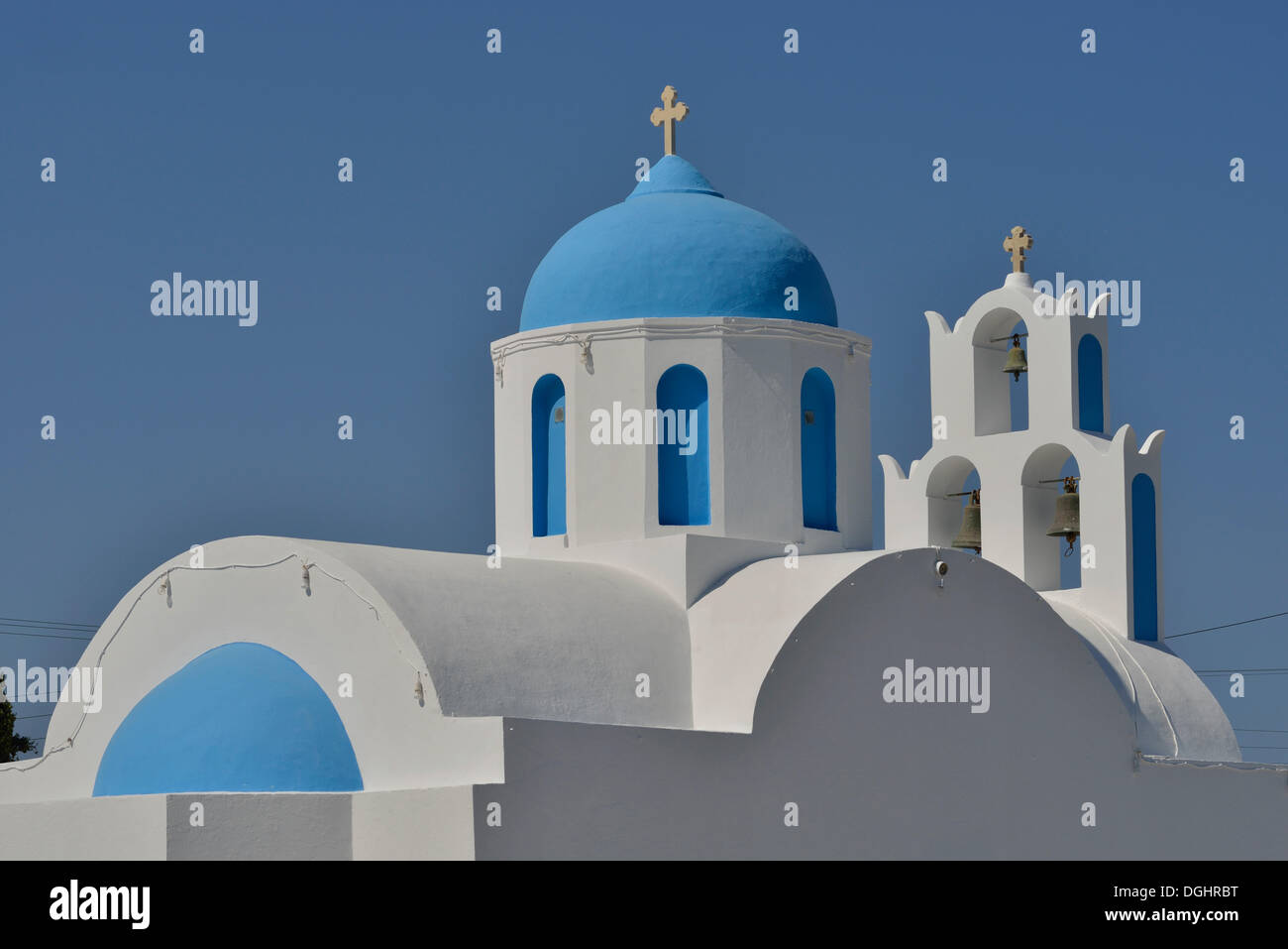 Dôme bleu vif d'une église, près de Akrotíri, Santorini, Cyclades, Grèce, îles grecques, Europe Banque D'Images