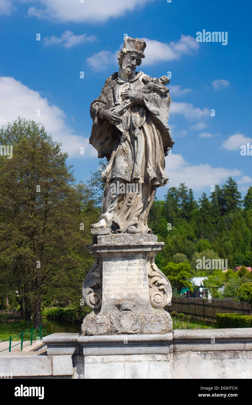 Une statue de la pont de pierre du xviiie siècle, Brtnice, district, région Vysocina Jihlava, République Tchèque, Europe Banque D'Images