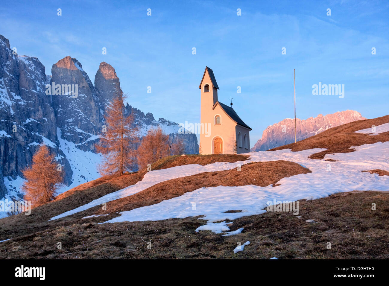 Chapelle Saint Moritz à Passo Gardena pass ou Groednerjoch, Dolomites, Italie, Europe Banque D'Images