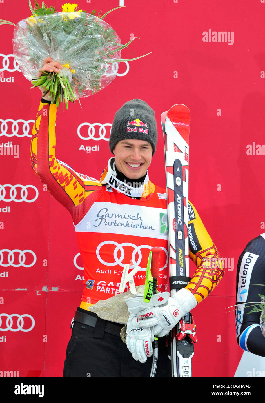 Eric Guay, gagnant, Super-G 2010, vainqueur du Super-G classement général, petite boule de cristal comme prix de la Coupe du Monde de Ski, Banque D'Images