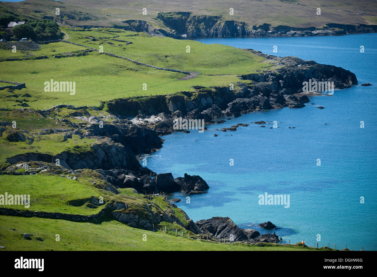 Baie près de la péninsule de Dursey, Allihies, mer d'Irlande, dans le comté de Cork, Irlande, Europe, République Banque D'Images