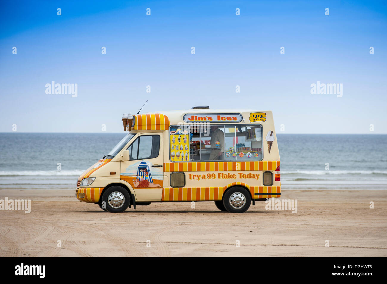 Camion de crème glacée sur la plage de Benone, Castlerock, le comté de Londonderry, Irlande du Nord, Royaume-Uni Banque D'Images