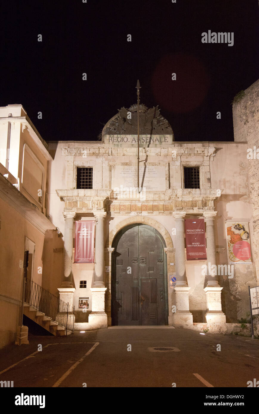 Musée d'archéologie de la porte de la Citadelle de nuit à Cagliari - Sardaigne Banque D'Images