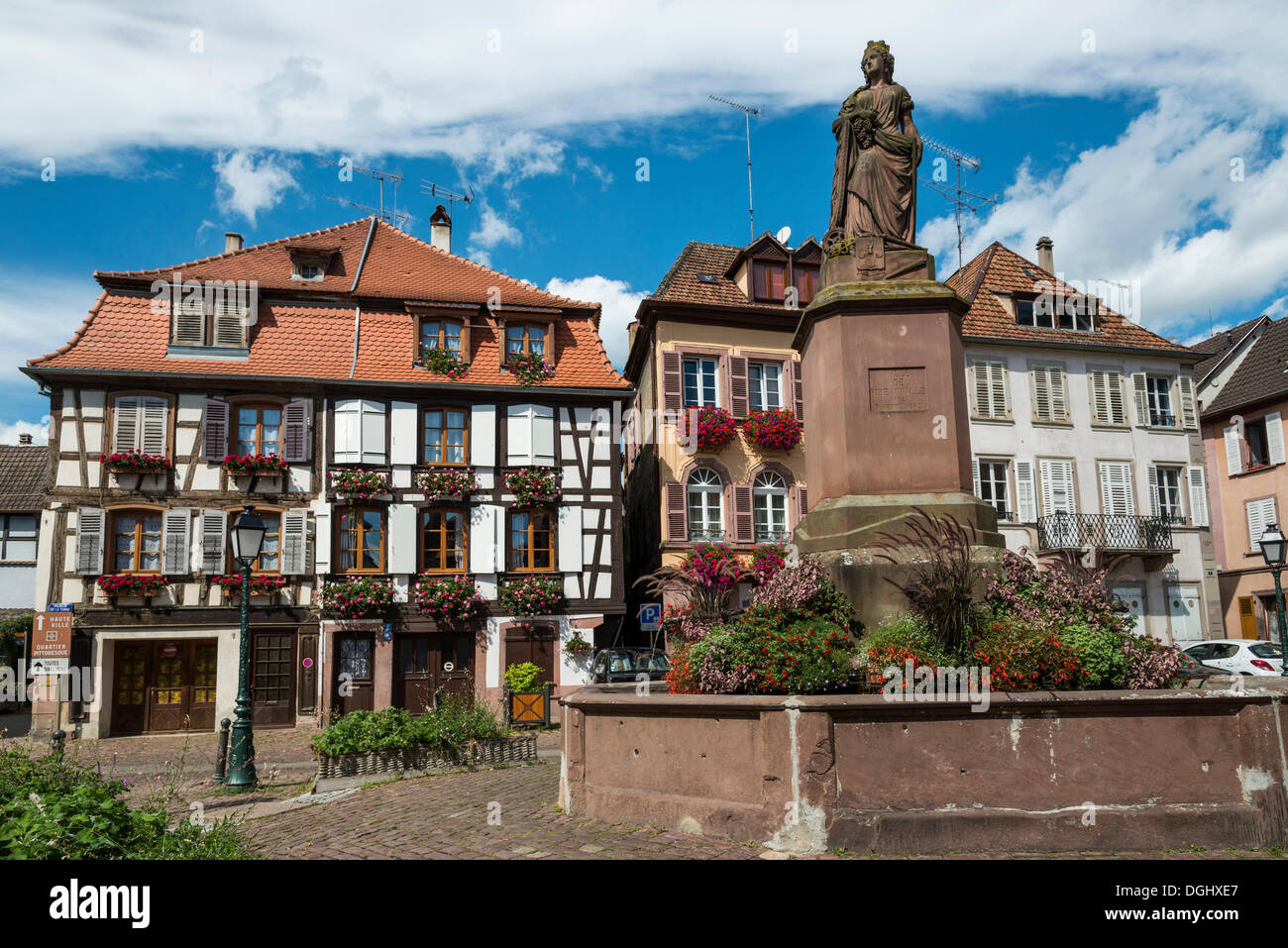 La place de la Sinne, Grand Rue, centre historique, Ribeauvillé, Alsace, France Banque D'Images