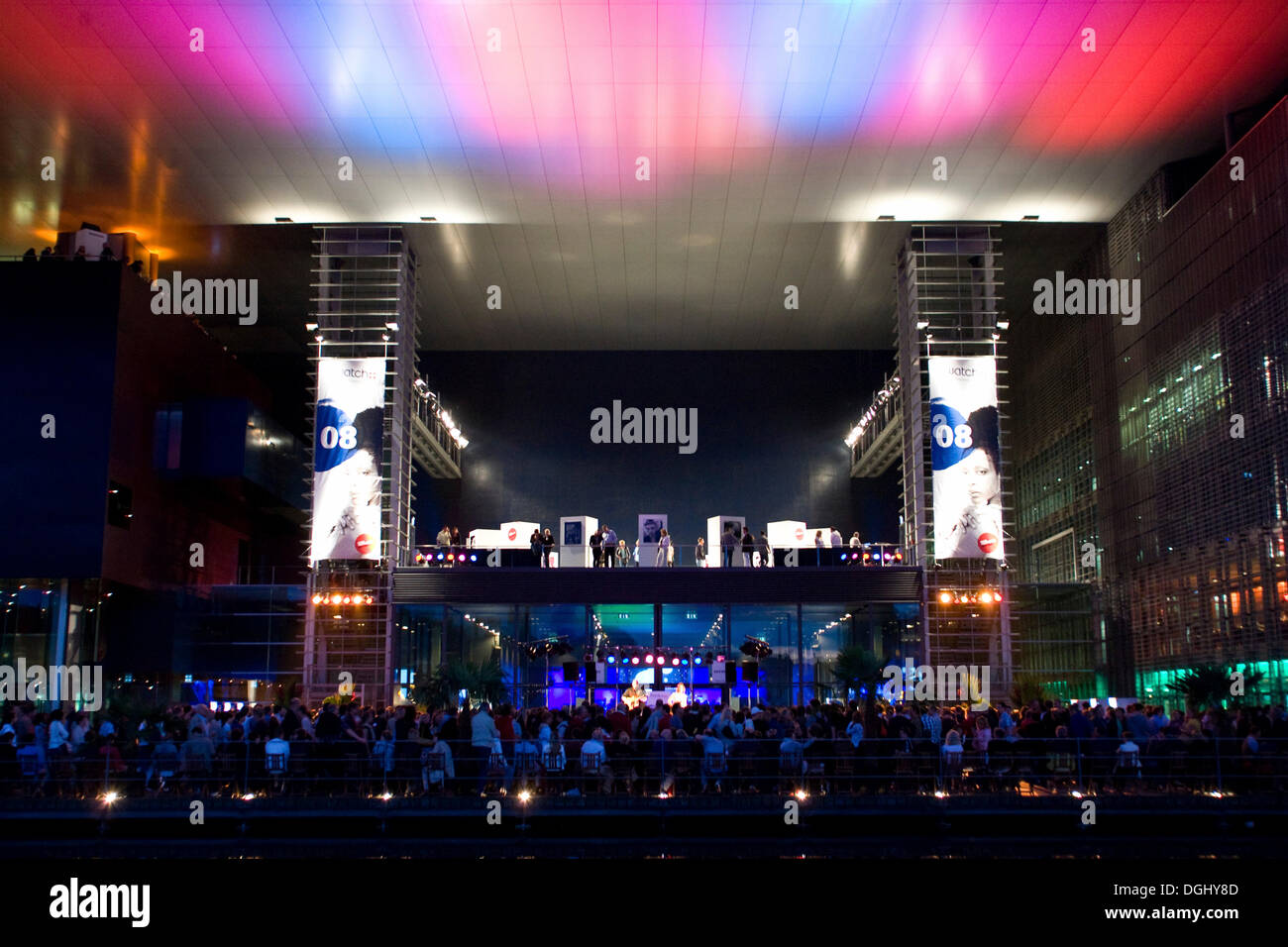 Chanteuse norvégienne Benedicte Braenden live au Blue Balls Festival de Lucerne, en avant du KKL, Lucerne, Suisse Banque D'Images