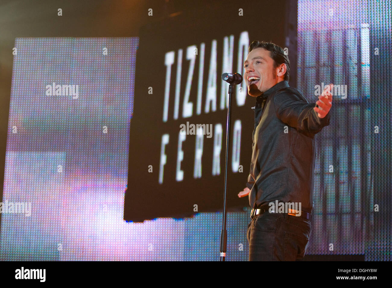 La chanteuse pop italien Tiziano Ferro vivent à l'Energy Stars for free dans le stade de Zurich, Suisse Banque D'Images