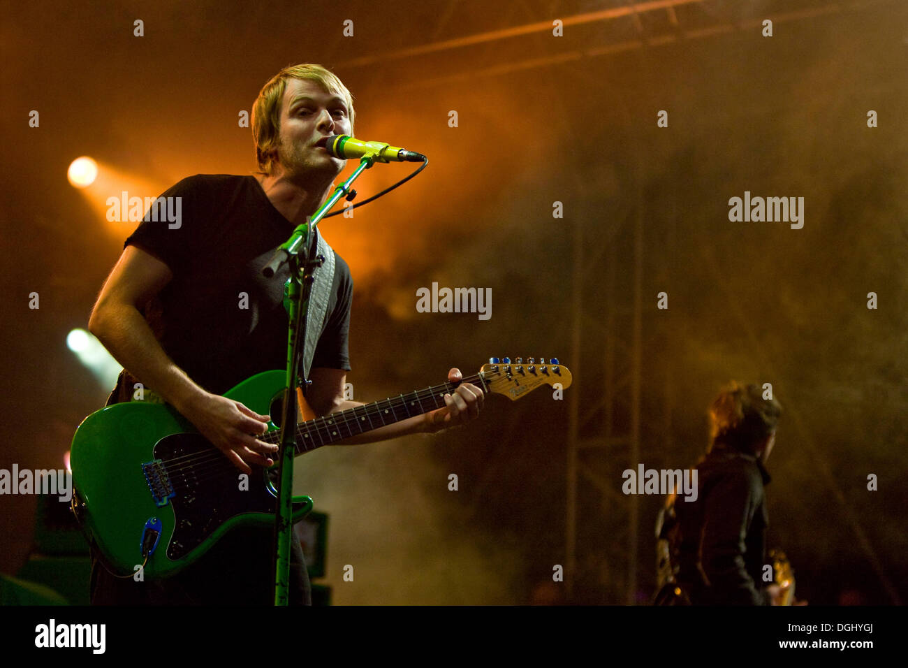 Peter Brugger, chanteur et guitariste du groupe allemand Sportfreunde Stiller, habitent à l'Heitere Open Air de Zofingen Banque D'Images