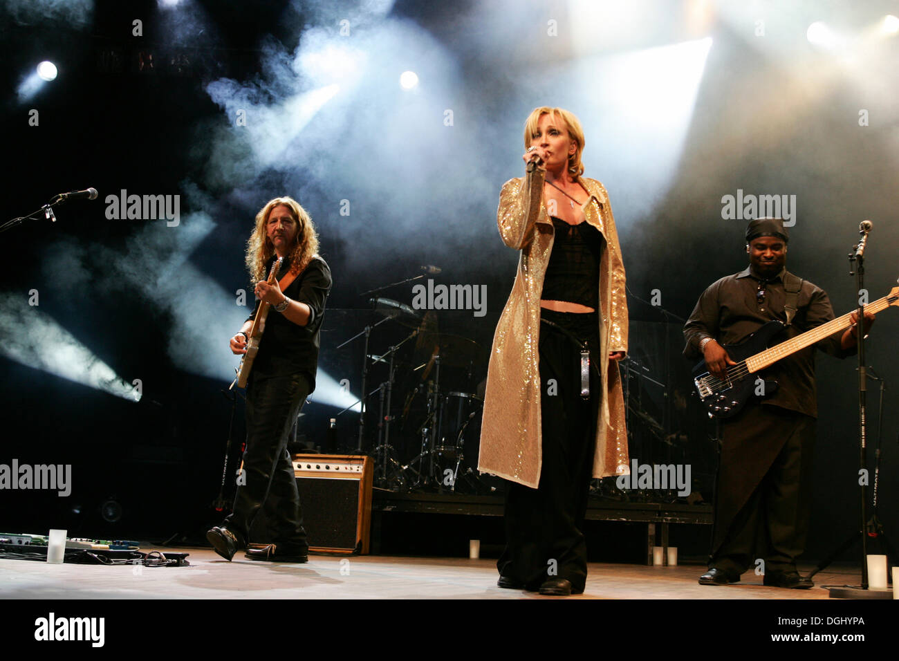 La chanteuse française Patricia Kaas live à l'air libre Vivre au coucher du soleil dans le Musée national suisse, Zurich, Suisse Banque D'Images