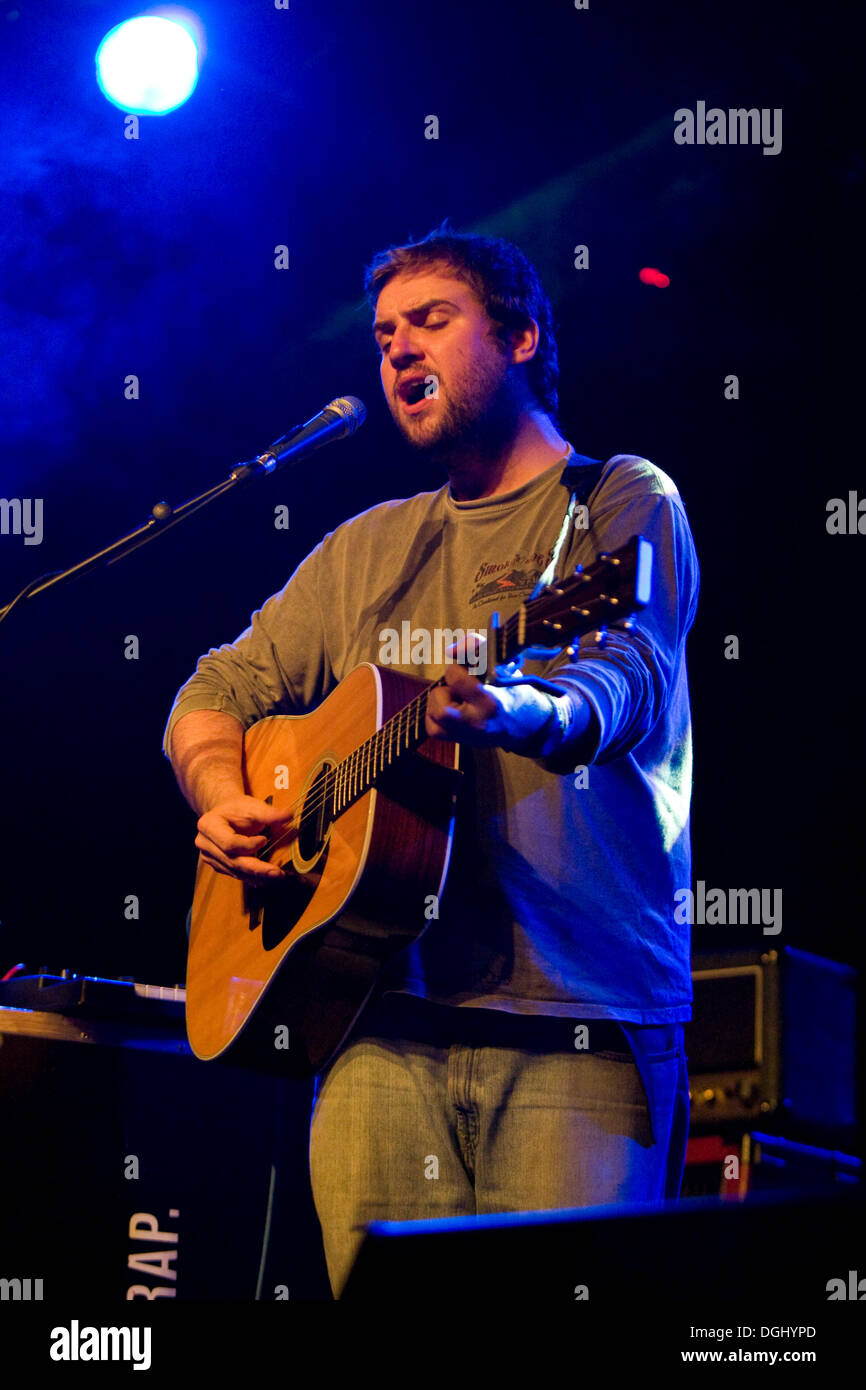 Le chanteur britannique et auteur-compositeur Johnny Lynch, alias la Pictish Trail vivent dans la salle de concert Schueuer Lucerne, Suisse Banque D'Images