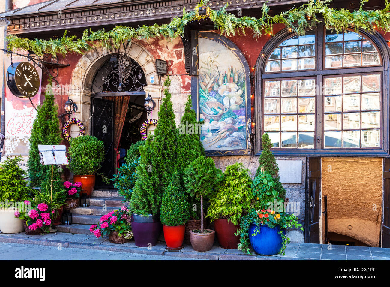 L'entrée avant de le célèbre restaurant U Fukiera polonais à Stary Rynek à Varsovie. Banque D'Images