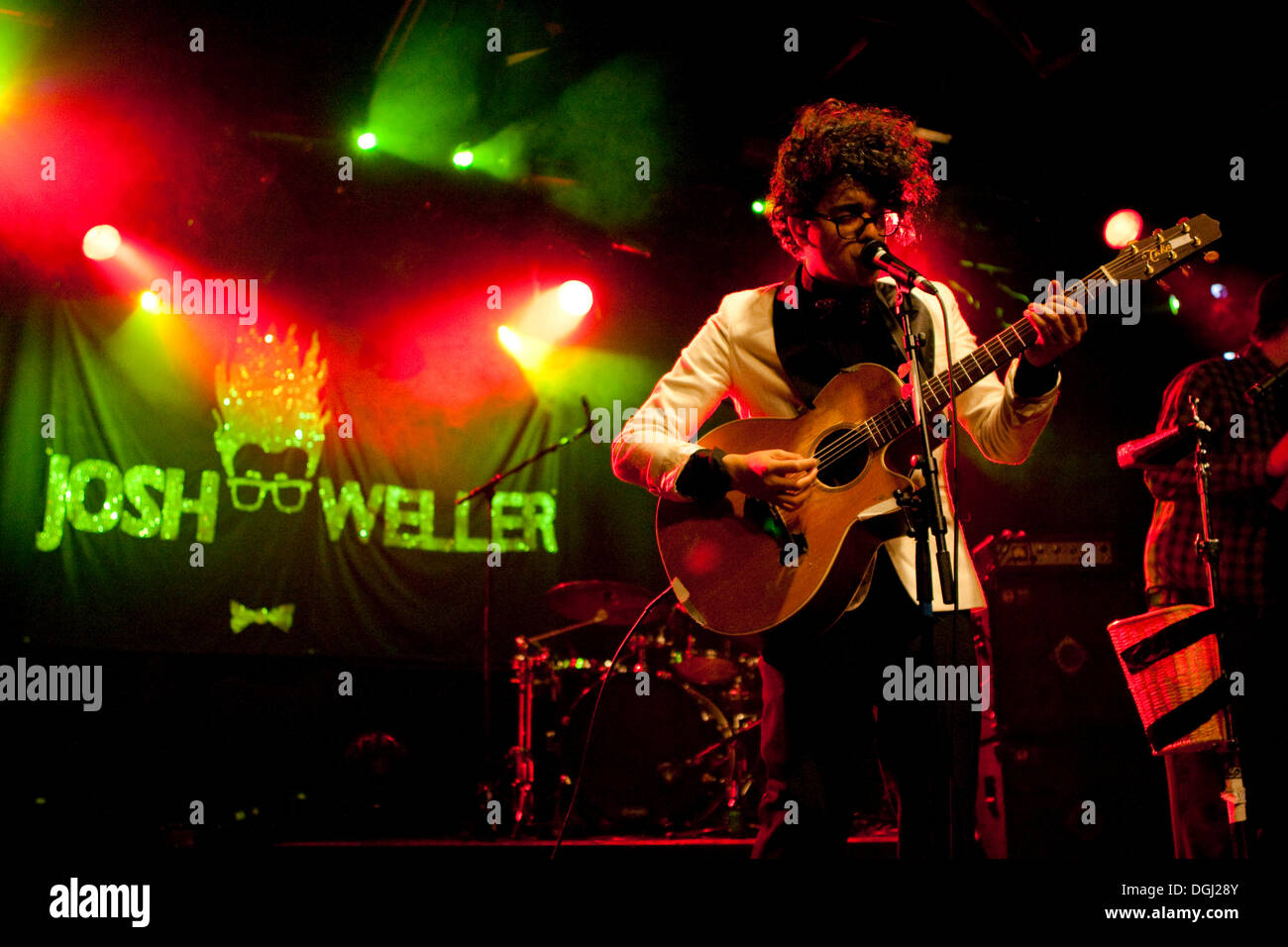 Le chanteur-compositeur britannique Josh Weller vivent à l'Schueuer Concert Hall, Lucerne, Suisse Banque D'Images