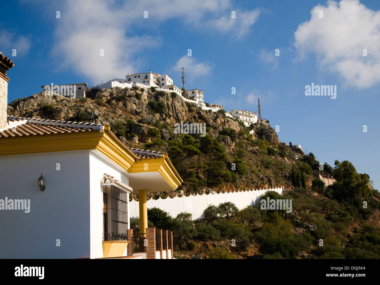 Vue sur le sommet de montagne village Maure de Comares, la province de Malaga, Espagne Banque D'Images