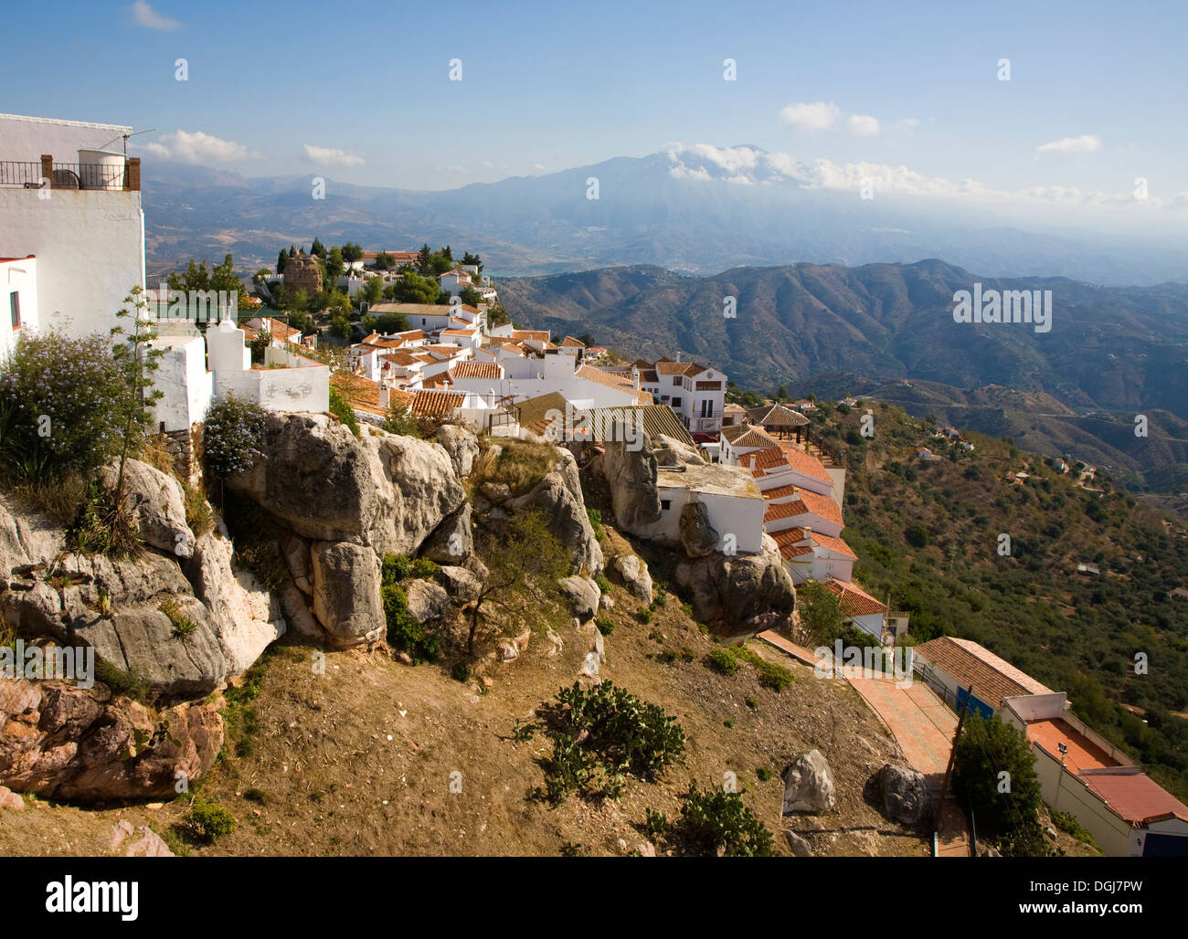 Vue sur le sommet de montagne village Maure de Comares, la province de Malaga, Espagne Banque D'Images