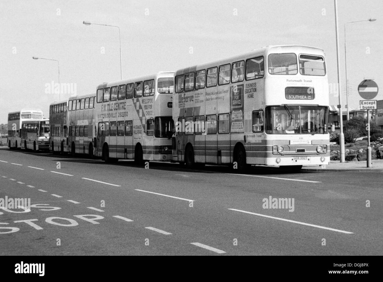 Vieux style double decker bus dans southsea uk administré par portsmouth en commun sous le nom de l'amiral rouge 1990 Banque D'Images