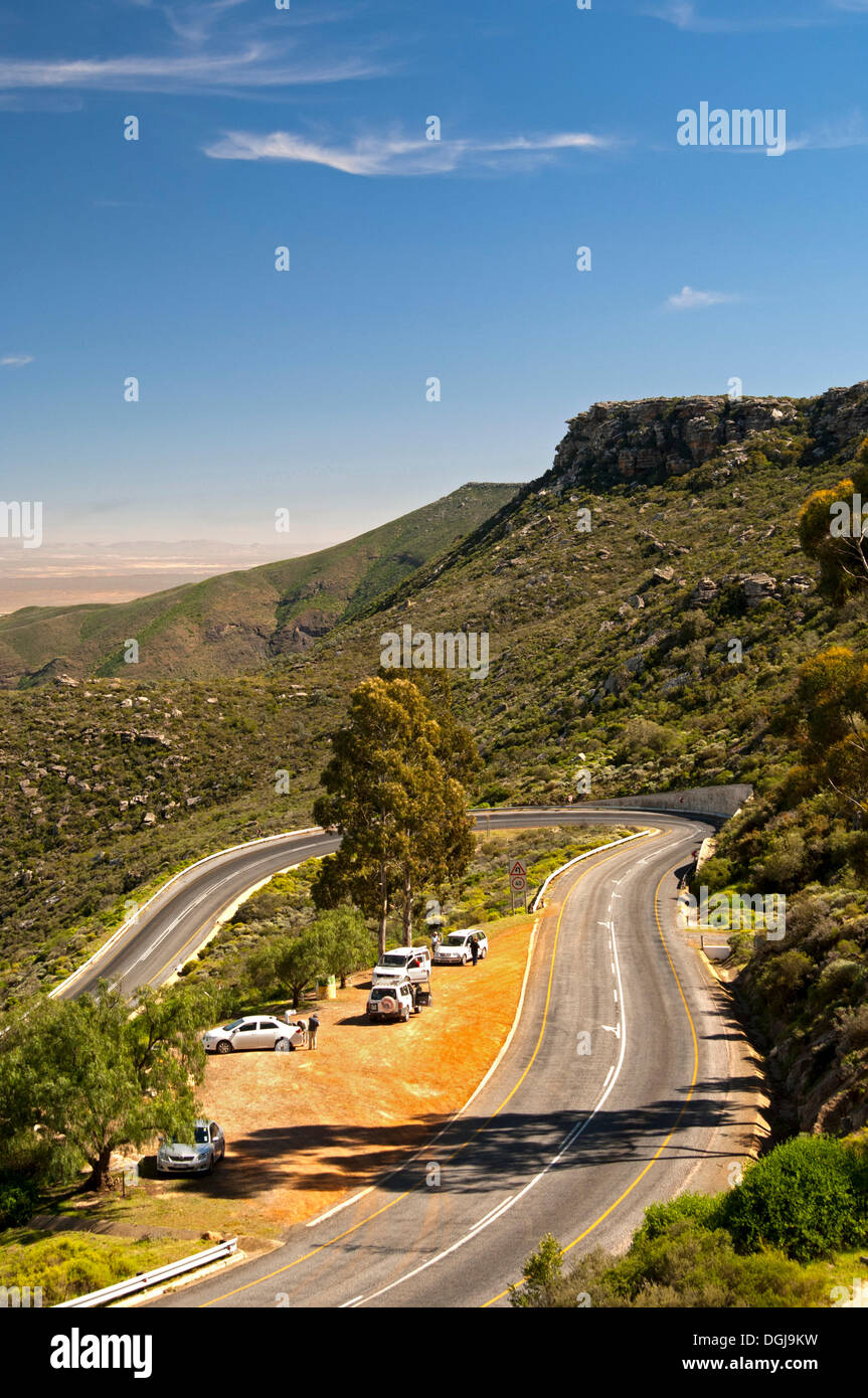 Tourner en épingle sur le R27 route proche du col Vanrhyns entre Vanrhynsdorp et Nieuwoudtville, province de Western Cape, Afrique du Sud Banque D'Images