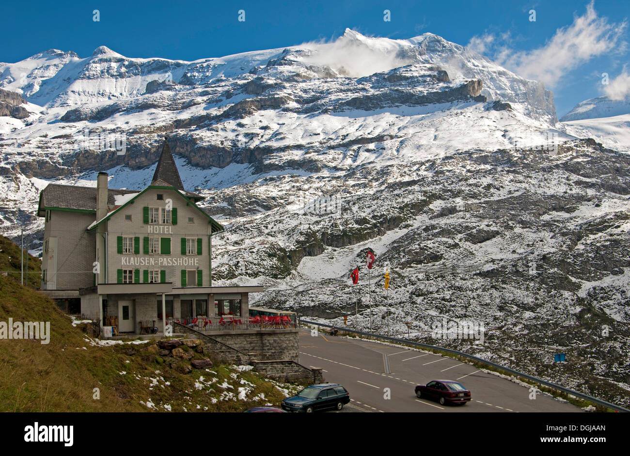 Hôtel Klausenpasshoehe à côté de la route de col du Klausen, Canton d'Uri, Suisse Banque D'Images