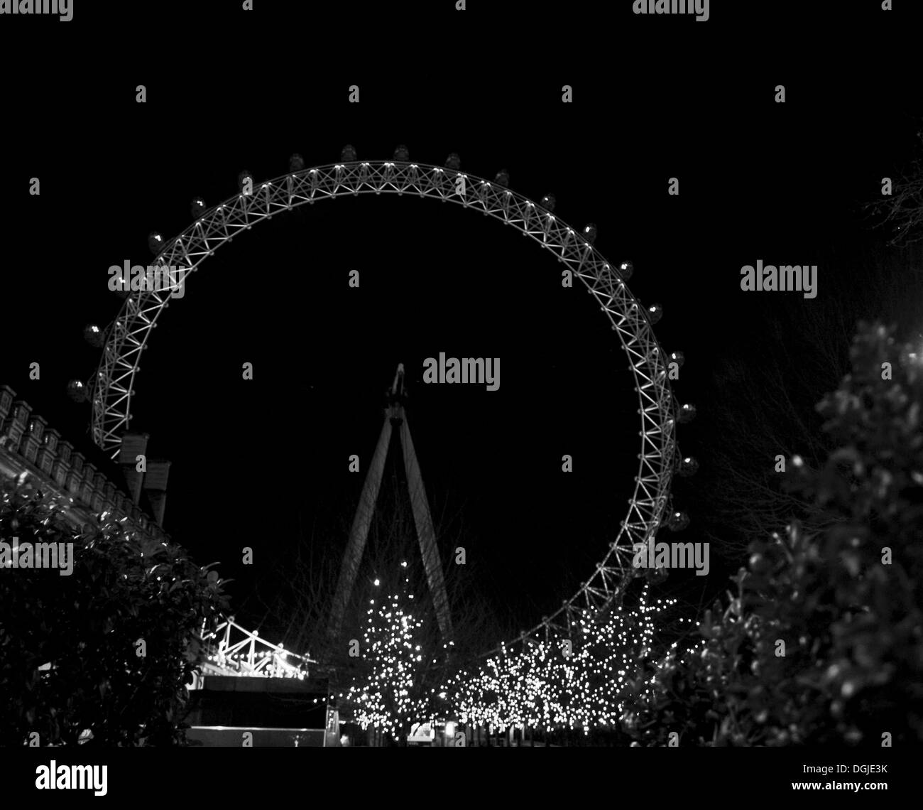 Noir et blanc voir le London Eye de nuit, Londres, Angleterre, Royaume-Uni Banque D'Images