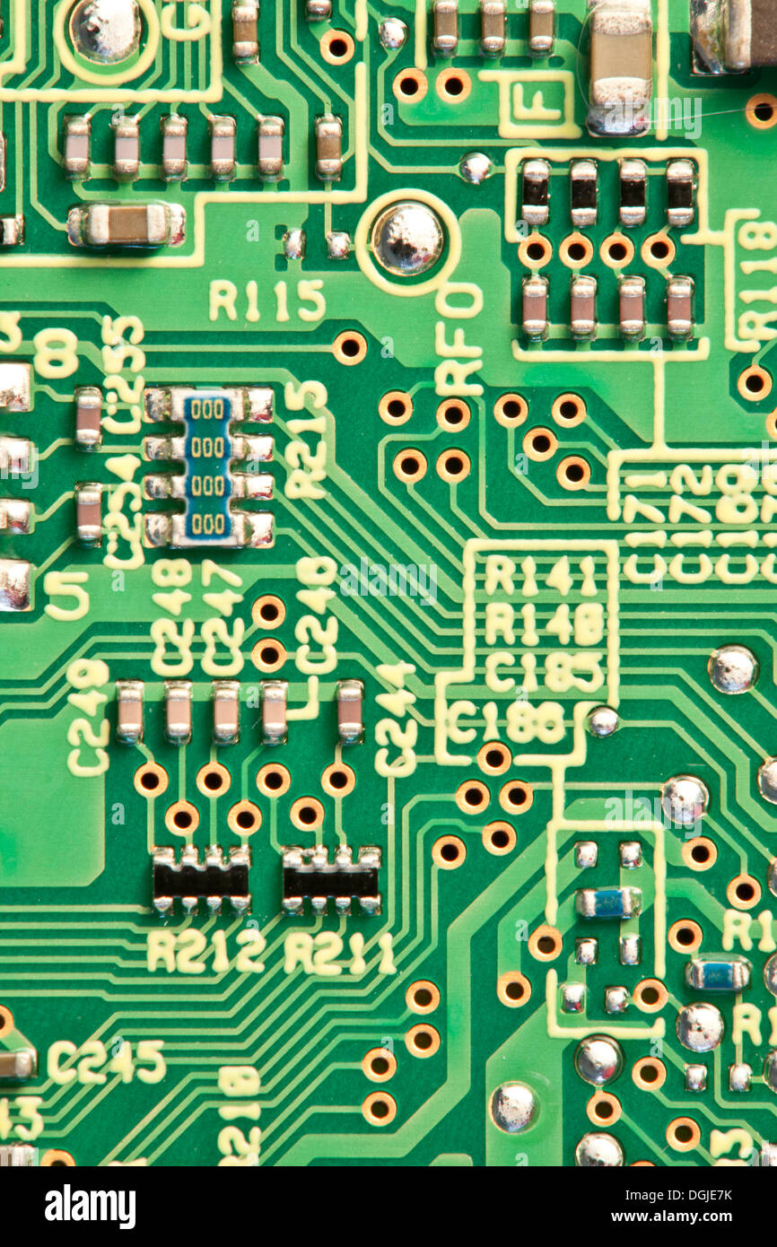 Carte de circuit imprimé verte ou PCB avec composants micro Photo Stock -  Alamy